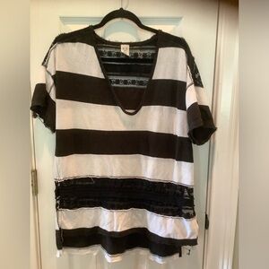 We The Free black/white top